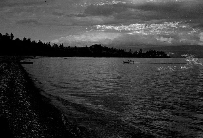 Bote en lago
